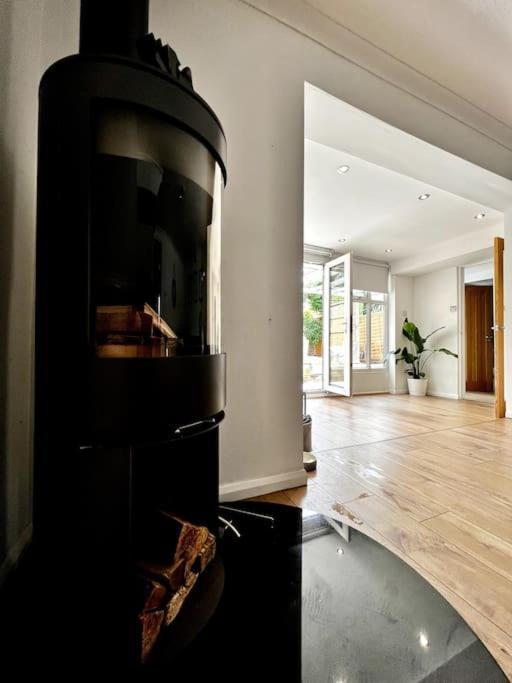 Villa Entire Modern House In Tamworth - 2 Double Beds + Free Parking Exterior foto