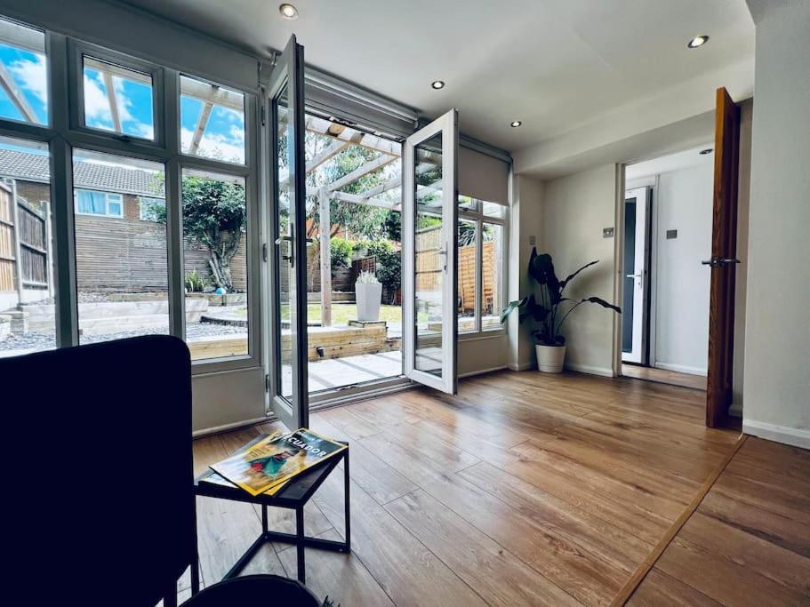 Villa Entire Modern House In Tamworth - 2 Double Beds + Free Parking Exterior foto