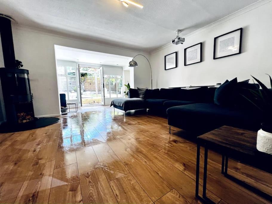 Villa Entire Modern House In Tamworth - 2 Double Beds + Free Parking Exterior foto